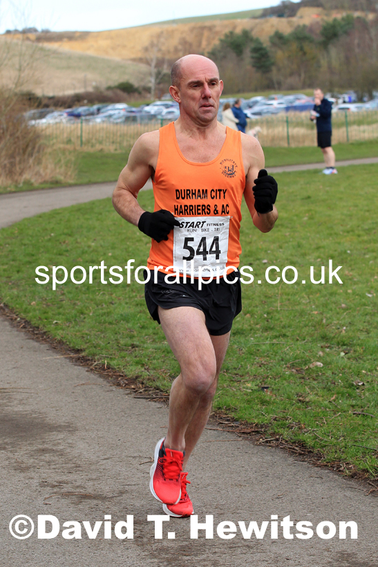 Senior men and veteran men over-40s NECAA Road Relay Champs., Hetton Lyons Park, Hetton le Hole, County Durham. Photo: David T. Hewitson/Sports for All Pics